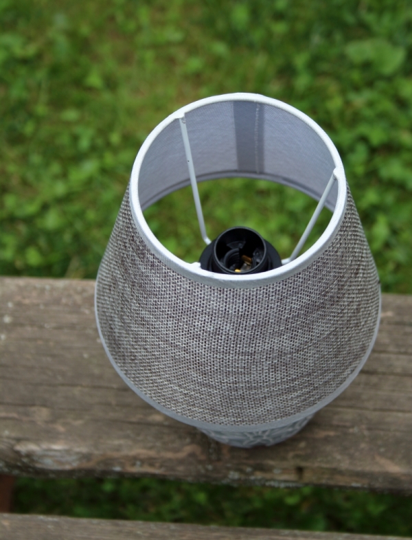 Lampička do spálne šedá