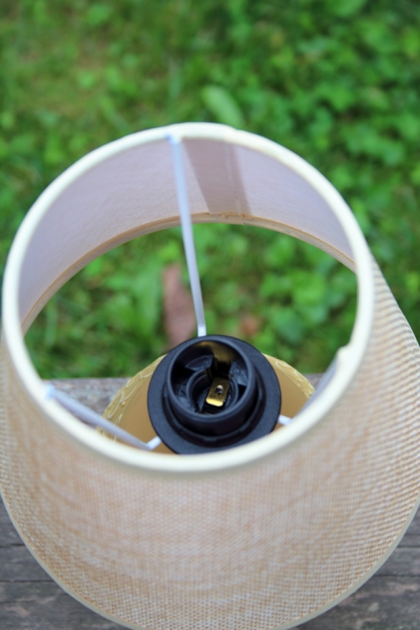 Lampička do zásuvky žltá