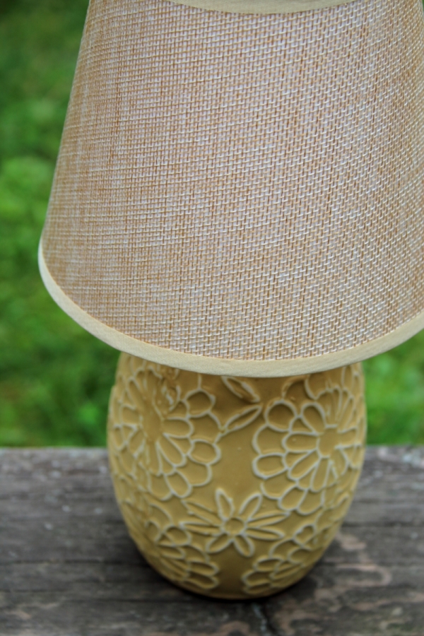 Lampička do zásuvky žltá