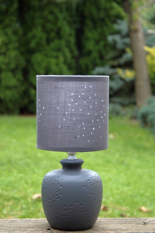 Lampička na nočný stolík tmavá