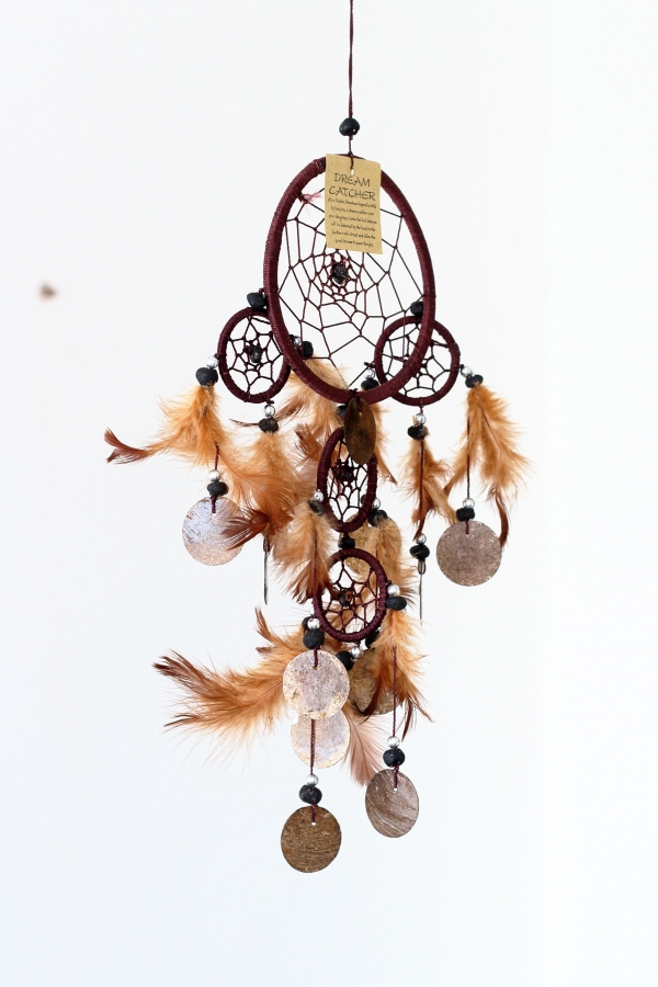 Lapač snov hnedý s peniažky z mušloviny 12cm