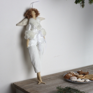 Látková andelko v bielom županu 43cm