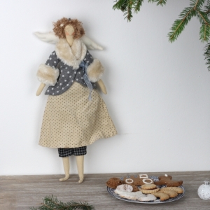 Látková andelko v kabátiku 43cm
