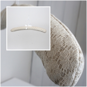 Látkové ramínko na šaty 41cm