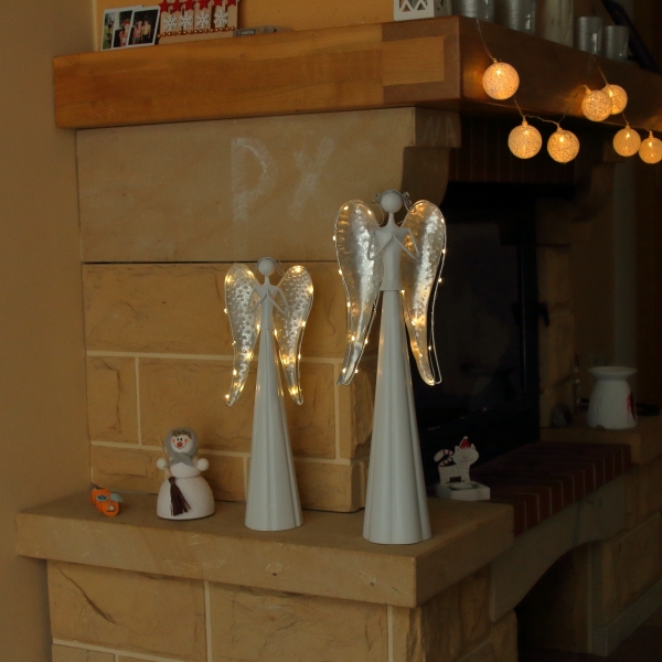 LED dekorácia kovový anjel modliaci sa