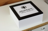 Lekárnička drevená 20x20x9cm