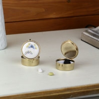 Liekovka guľatá s motýlikmi