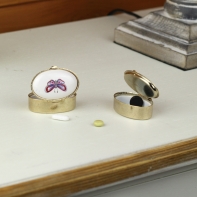 Liekovka - motýľ čierno modrý oválny