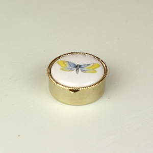 Liekovka motýľ žlto modrý guľatý