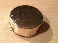 Liekovka motýľ žlto modrý guľatý