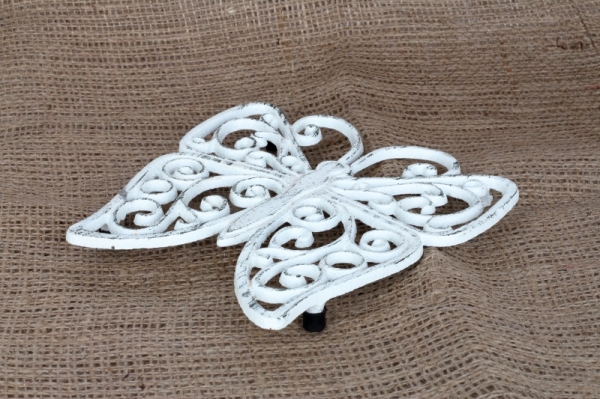 Liatinová podložka pod hrniec motýľ biely 18x20cm