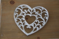 Liatinová podložka pod hrniec srdce biele 18,5x17cm