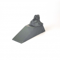 Liatinová zarážka na dvere žaba