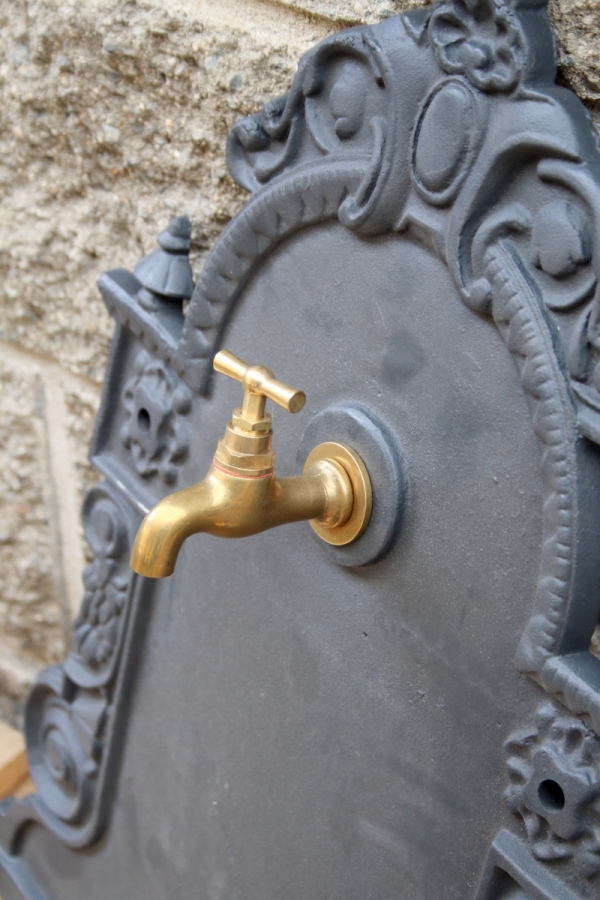 Liatinové umývadlo 71cm