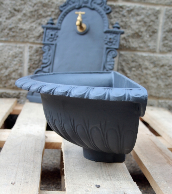 Liatinové umývadlo 71cm