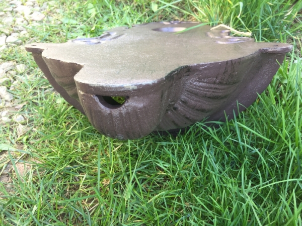 Liatinové záhradné umývadlo