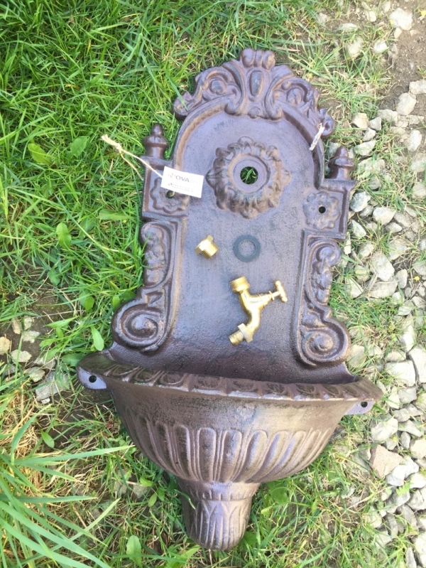 Liatinové záhradné umývadlo