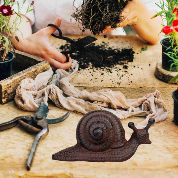 Liatinové zvieratko na záhradu - šnek 11,7x5,4x11cm