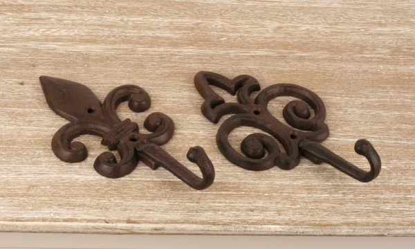 Liatinový háčik s ornamentom 18x11cm