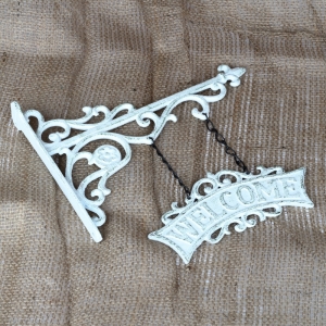 Liatinový nápis / vývesný štít Welcome biely 27,5x26x3,8cm