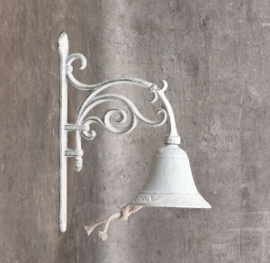 Liatinový nástenný zvonček biely s patinou 25,5x20,5x10cm