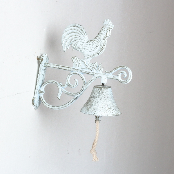 Liatinový nástenný zvonček s kohútom biely 19x20cm