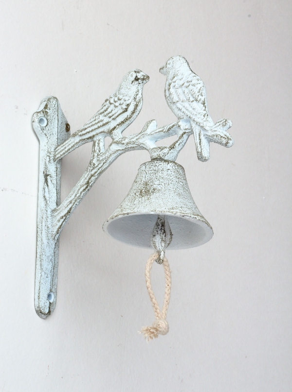 Liatinový nástenný zvonček s vtáčikmi biely 18x18cm