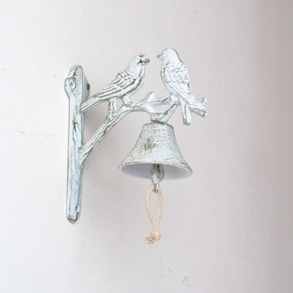 Liatinový nástenný zvonček s vtáčikmi biely 18x18cm