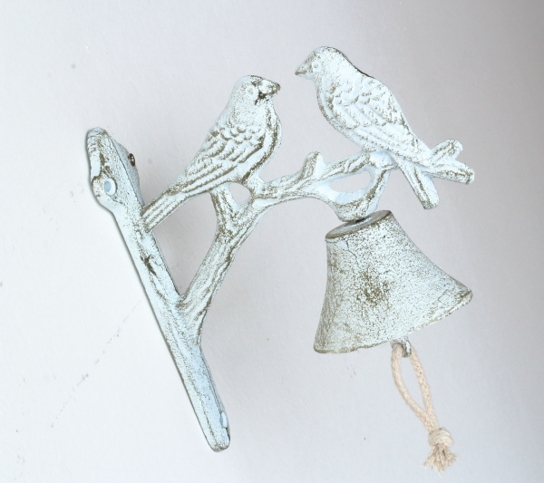 Liatinový nástenný zvonček s vtáčikmi biely 18x18cm