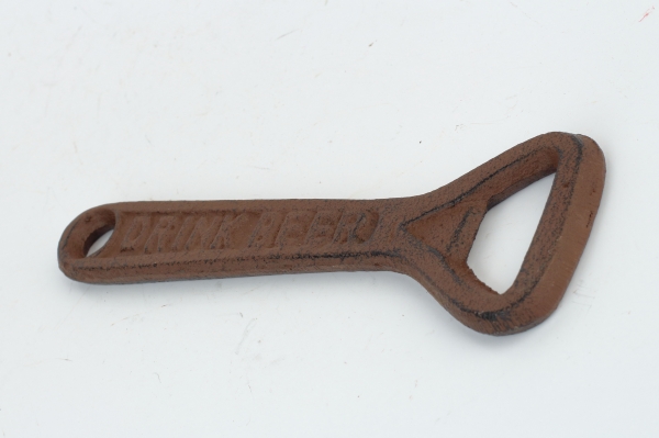 Liatinový retro otvárač na pivo DRINK BEER