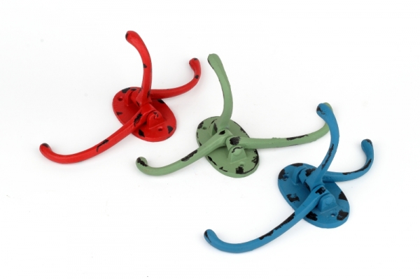 Liatinový retro vešiak na uteráky trojháčik červený