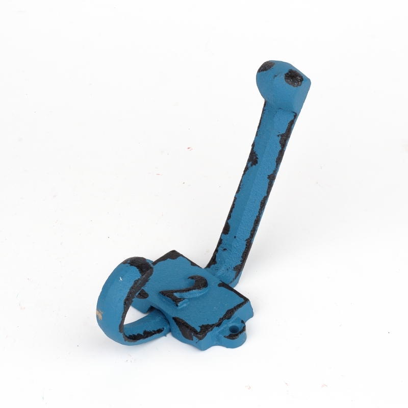 Liatinový retro vešiak na stenu s číslom 2 modrý