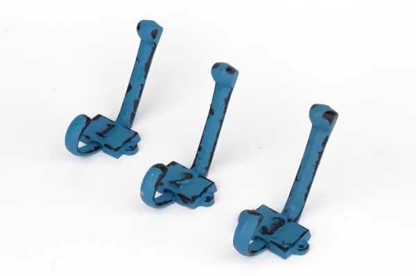 Liatinový retro vešiak na stenu s číslom 3 modrý