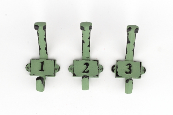 Liatinový retro vešiak na stenu s číslom 3 zelený