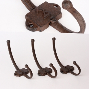 Liatinový vešiak háčik s číslom 2