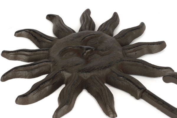 Liatinový vešiak slnko 25x20cm