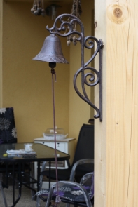 Liatinový zvon na konzolu 32cm