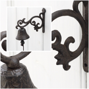 Liatinový zvonček na konzolu