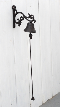 Liatinový zvonček na konzolu