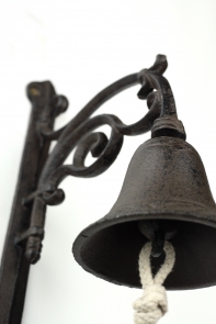 Liatinový zvonček na konzolu 20 × 25 × 10cm