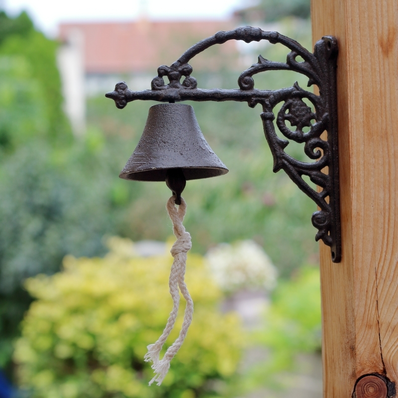 Liatinový zvonček na konzolu 19cm