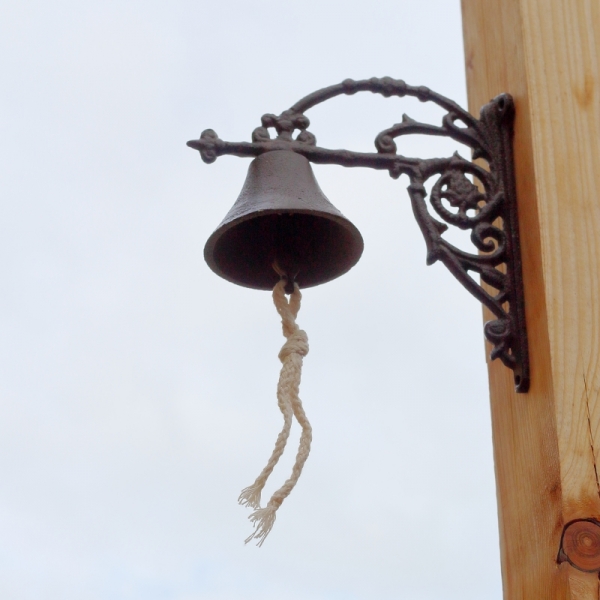 Liatinový zvonček na konzolu 19cm