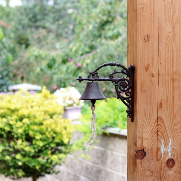 Liatinový zvonček na konzolu 19cm