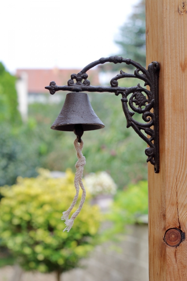 Liatinový zvonček na konzolu 19cm