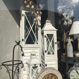 Lucerna drevená biela 21x21x110cm