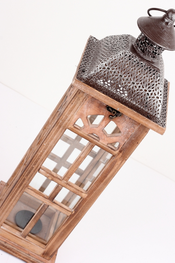 Lucerna drevená hnedá s kovovou strieškou strednou