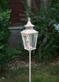 Lucerna sa zápichom do trávnika 128cm