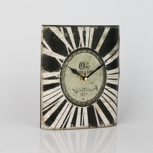 Malé nástenné hodiny B 17,5x21cm