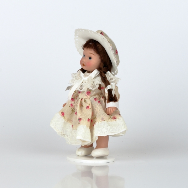 Mini bábika porcelán 12 cm hnedé vlasy vrkoče