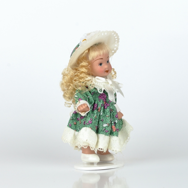 Mini bábika porcelán 12cm blond vlasy zelené šaty